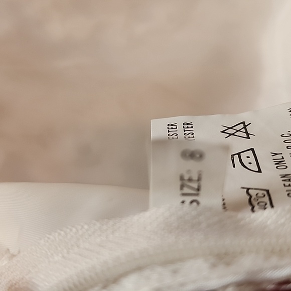 Vintage Victorian wedding gown NWT size 8, cream beautiful beading - Picture 9 of 10